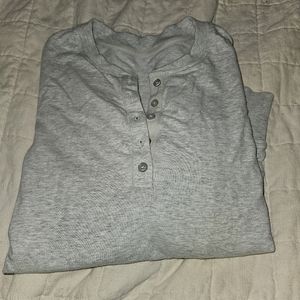 Vuori // Women’s Cozy Gray Sweatshirt // Size M